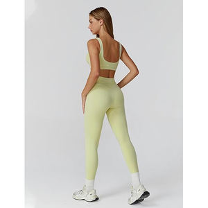 Ensemble de yoga pour femme : Soutien-gorge de sport à design froncé sur le devant, Leggings sculptants taille haute avec détails froncés, en Nylon Spandex sans couture, Tenue de sport - Product Image 5
