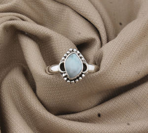 Anillo Solitario Clásico Boho Hecho a Mano con Gema de Larimar de Corte Brillante en Plata de Ley 925 con Engaste de Bisel para Boda o Fiesta - Product Image 5