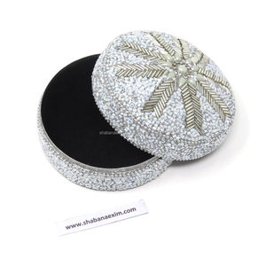 Beaded <b>Jewelry</b> <b>Boxes</b> with Lac Glitter Souvenir Wedding <b>Gifts</b> Wholesale Indian Handicrafts Beaded Round Trinket Box - Product Image 4