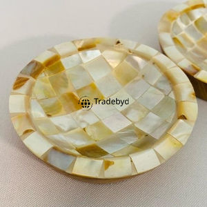 Bol de service décoratif artisanal de style ange avec incrustation de nacre de luxe par Tradebyd - Product Image 1