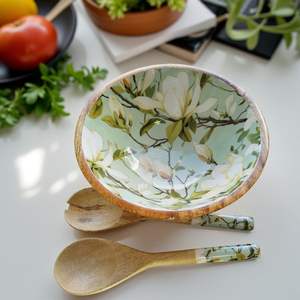 Bol de service en bois émaillé fait main, poli avec motif de feuilles colorées, idéal pour servir des collations et des fruits lors de fêtes, par UO - Product Image 1