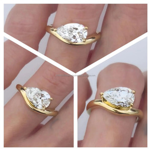 Bague de fiançailles minimaliste en argent sterling 925 avec halo caché, sertie de moissanite ovale poire à taille horizontale et griffes ondulées, pour vous et moi - Product Image 4