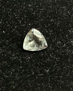 Opale hyalite naturelle facettée, opale hyalite à changement de couleur. - Product Image 1