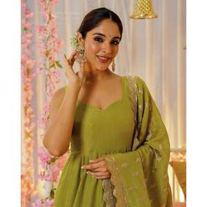 ชุดราตรีออกแบบมีสไตล์ชุดสวมใส่สำหรับงานปาร์ตี้ที่มีก้นและ dupatta - Product Image 2