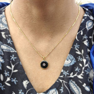 Collar de cadena con colgante redondo de ónix negro y pequeños dijes de circonita cúbica con bisel, chapado en oro de 18k, para hombre y mujer, venta al por mayor. - Product Image 5
