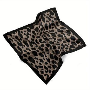 Pañuelo de Cabeza Cuadrado de Seda Satinada con Logotipo Personalizado, Diseño Geométrico de Hojas y Animales - Pañuelos Multifuncionales - Product Image 6