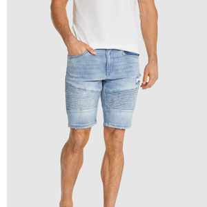 Shorts Bermuda en jean bleu clair pour homme, taille mi-haute, en coton délavé, style décontracté avec poches et braguette boutonnée - Product Image 1
