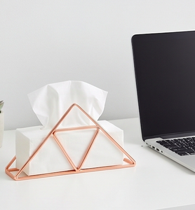 Portarrollos de Metal Moderno con Diseño Geométrico Triangular, Acabado en Oro Rosa, Soporte para Servilletas Independiente para Decoración del Hogar - Product Image 2