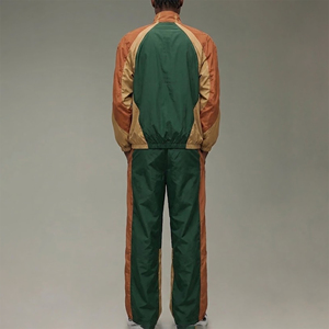 Prix de gros Survêtement streetwear hip-hop coupe classique à capuche coupe-vent imperméable à empiècements colorés avec cordon de serrage pour homme - Product Image 4