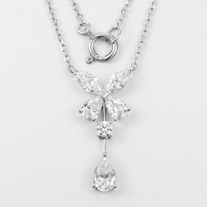Pendentif en diamant moissanite le plus vendu pour femmes, bijou pour mariage et occasions spéciales, disponible à la vente - Product Image 4