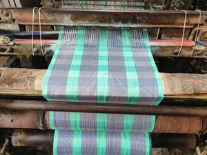 Rollo de Tela Tejida con Revestimiento de PVC Ecológico y Antibacteriano para Bolsas de Transporte, Material Resistente de Nylon a Rayas de Peso Medio para Fabricación de Bolsas - Product Image 3