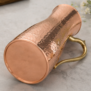 Pichet en cuivre martelé texturé, élégant, à long col, pour l'eau, récipient décoratif de luxe en cuivre texturé, artisanal Tamra - Product Image 2