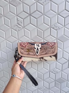 Cartera de mano de cuero con grabado artesanal 2026 de diseñador de moda, elegante, de piel con pelo, para uso diario, estilo occidental, para mujer - Product Image 1