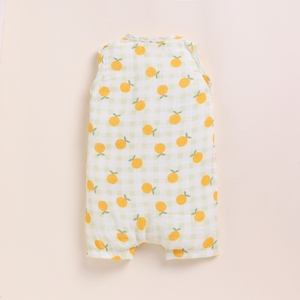 Media mameluco de muselina orgánica de calidad superior con estampado naranja para la comodidad y el estilo del bebé - Product Image 2