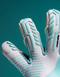 Gants de gardien de but de haute qualité, premium, toutes saisons, en latex, antidérapants, respirants, anti-humidité, pour les matchs en plein air, par Ako - Product Image 2