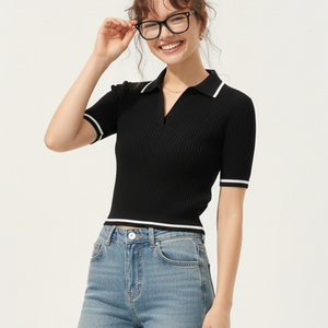 Camiseta Polo de Manga Corta de Punto Acanalado para Mujer al por Mayor con Ribete en Contraste, Estilo Minimalista, Fabricante de Ropa de Marca Privada - Product Image 1