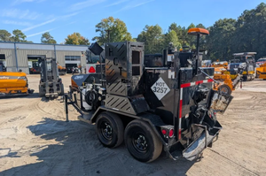 Agitador Hidráulico Horizontal y Sistema de Calentamiento Diésel con Fundidor de Asfalto Masticable con Camisa de Aceite de 200 Galones - Product Image 4