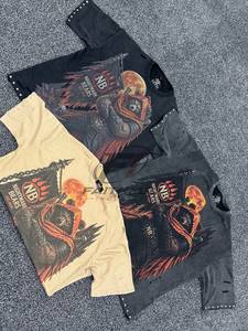 เสื้อยืดโอเวอร์ไซส์ยูนิเซ็กซ์ผ้าฝ้ายแท้ 100% 300 GSM แบบเฟรนช์เทอร์รี่ พิมพ์ลาย DTG ตกแต่งแบบดิสเทรส พร้อมดีเทลหมุดโลหะ - Product Image 1