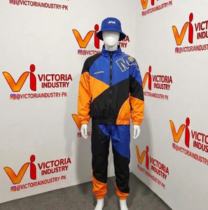 Ensemble veste coupe-vent imperméable à capuche unisexe et short Challenger, ensemble de survêtement imperméable pour femme personnalisé, design 2 en 1 - Product Image 5