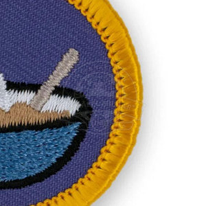 Badges brodés sur mesure en gros – Qualité supérieure, écologiques et durables pour la vente en ligne – Couleurs et logos personnalisables - Product Image 4