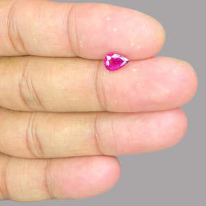 Turmalina Rubelita Natural de 0.76 Quilates, Gema Suelta - Product Image 2
