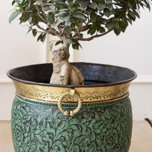 Pot de fleurs vert à motif floral avec bordure dorée, parfait pour la décoration intérieure, la présentation en cuisine, le balcon et la décoration d'événements - Product Image 2