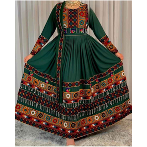 Vêtements traditionnels afghans pour femmes, robe longue avec broderies riches et style évasé - Product Image 1