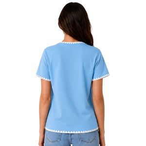 T-shirt pour femme bleu ciel brodé de fleurs, bordure contrastante blanche, col rond, manches courtes, décontracté, mode, OEM ODM, vêtements personnalisés - Product Image 2