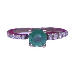 แหวนเงินแท้ 925 ชุบทอง ประดับมรกตและเพชร สำหรับทุกเพศ พร้อมมอสซาไนต์ - Product Image 3