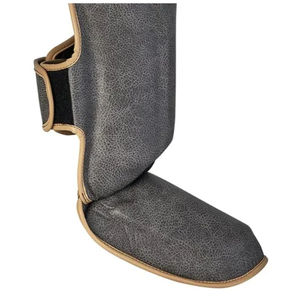 Protège-tibias en cuir PU pour MMA, Muay Thai et Kickboxing – Protection complète personnalisable et élasticité ajustable – Vente en gros - Product Image 6