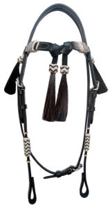 บังเหียนม้าหนังสีดำ สายรัดศีรษะทำจากหนังดิบธรรมชาติ ถักด้วยมือ ปรับได้ พร้อมปมแบบ Futurity และพู่หนัง จำนวน 25 ชิ้น รุ่น 513 - Product Image 3
