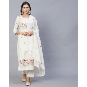 กางเกงผ้าเรยอนปักลายแฟนซีกับสีขาว - Product Image 5