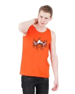 เสื้อกล้ามพิมพ์ลายการ์ตูนสีส้มสำหรับผู้ชาย คอกลม แขนกุด สวมใส่สบาย ระบายอากาศได้ดี ผ้าฝ้าย ดีไซน์โลโก้ด้านหน้า - Product Image 2