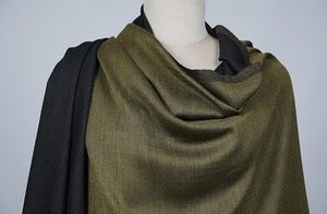 Elegante Estola Reversible de Lana Fina de Cachemira para Mujer, Suave y Ligera, de Doble Cara, Diseño de Autor, Chal de Lujo Premium - Product Image 4