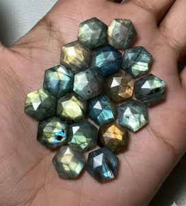 Labradorita Natural Multicolor con Destellos, Forma Hexagonal, Corte Rosa en Ambos Lados, Piedra Suelta para Joyería Hecha a Mano, Calidad de Exportación - Product Image 1
