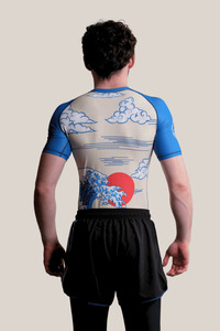 Camiseta Deportiva de Manga Corta para Hombre, con Estampado de Nubes Azules, Compresión, Secado Rápido, Spandex, Poliéster, Ropa Deportiva para Adultos - Product Image 3