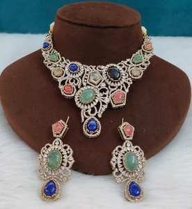 Ensemble de colliers inspiré de Sabyasachi, qualité supérieure, allure luxueuse, design unique, convient à toutes les tenues, parfait pour les soirées. - Product Image 3