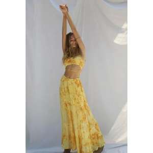 Colección de Vestidos de Playa Epitome Chic, Elegancia y Lujo para Damas, Hechos a Mano, 100% Algodón, Sin Mangas, Vestidos de Verano que Redefinen la Moda - Product Image 3