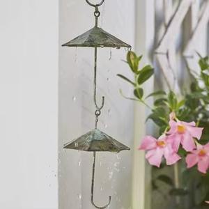 La chaîne de pluie en métal Umbrella améliore subtilement les reflets de l'éclairage extérieur la nuit et constitue un investissement durable. - Product Image 5