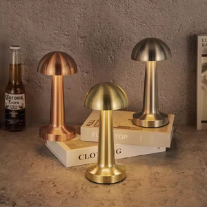 Lámpara de Mesa de Metal Pulido a Mano para Colección de Decoración Exclusiva para el Hogar con Acabado de Alta Calidad - Product Image 5