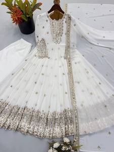 Vestido de fiesta Diwali para mujer, diseño de diseñador, largo hasta el tobillo, en georgette pesado con bordado de lentejuelas, incluye vestido, pantalón y dupatta. - Product Image 4