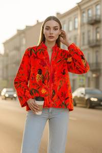 เสื้อแจ็คเก็ตกำมะหยี่พิมพ์ลายดอกไม้ คอจีน แขนยาว ทรงหลวม ปักลายสีแดง สวมใส่สบายๆ ในฤดูใบไม้ร่วง ระบายอากาศได้ดี - Product Image 1