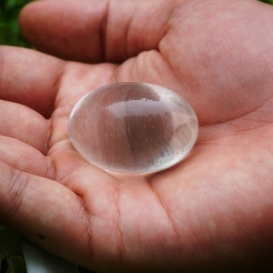 Ídolo de Gopal Laddu Shaligram Blanco Hecho a Mano, Estilo Art Deco, Murti de Krishna de Piedra Natural para Decoración de Templo en Casa, Pooja, Pascua - Product Image 4