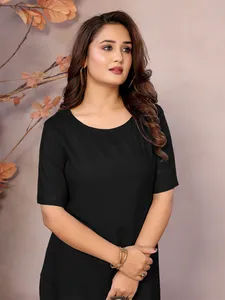 Robes décontractées noires élégantes et confortables en viscose 100% pour femmes avec col rond Kurti pour femmes - Product Image 5