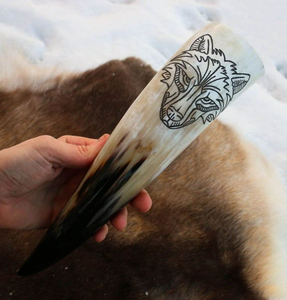 Chope à bière artisanale en corne de buffle, style animalier médiéval, écologique, avec support en bois, personnalisable, OEM, vente en gros - Product Image 2