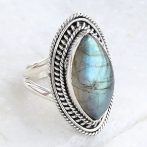 Anillo de Labradorita en Plata de Ley 925, Hecho a Mano, Estilo Boho, Anillo de Promesa para Mujer, Gema Natural en Forma de Marquesa - Product Image 1