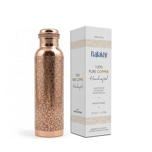 Bouteille d'eau en cuivre au design traditionnel, isolée sous vide, pour la consommation en extérieur - Product Image 4