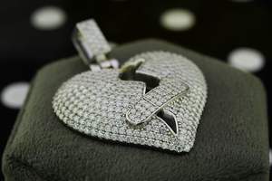 Pendentif Cœur Brisé en Moissanite VVS, Pendentif en Argent Sterling 925, Bijoux HipHop Iced Out, Pendentif de Luxe pour Amoureux, Pendentif Cœur Bling - Product Image 5