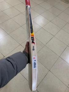 Batte de cricket en saule anglais CA Pro 8K, prête à l'emploi pour le cricket à balle dure, fabriquée au Pakistan, équipement sportif de cricket à balle dure - Product Image 4