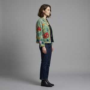 Chaqueta Corta de Mujer Hastkala, Bordada a Mano con Diseño Floral, 100% Algodón Tejido, Cuello Mandarín, Manga Larga, Estilo Boho, Otoño - Product Image 5